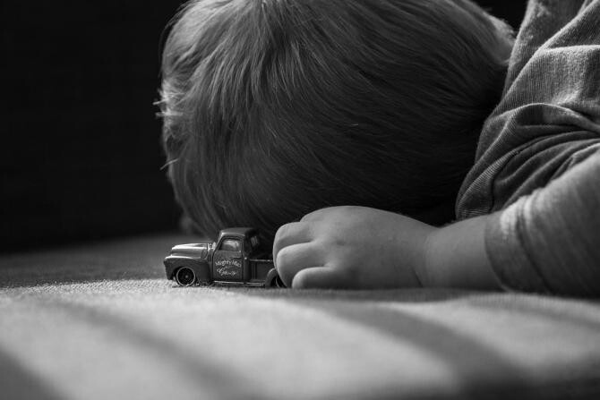 Un băiețel de 5 ani a murit, după ce mama lui l-a uitat în mașină, la 37 de grade. Se grăbea să organizeze o petrecere / Foto: Pixabay, de Gregor Ritter