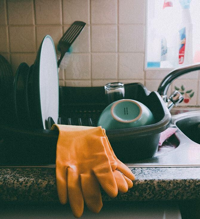 Cum să speli vasele fără detergent - 3 metode utile și eficiente. Încearcă și nu vei regreta. Sursa - Pexels