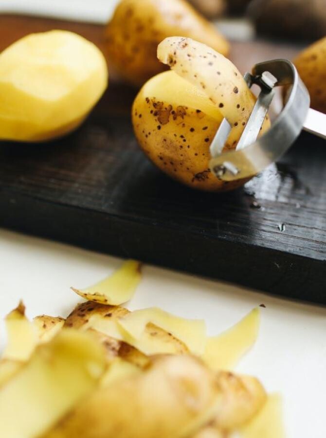 Nu arunca niciodată cojile de vinete și cartofi noi - rețeta unui aperitiv delicios, cea mai nouă invenție a bucătarilor. Sursa - Pexels