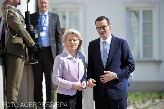 Premierul Poloniei,Mateusz Morawiecki alături de Ursula von der Leyen, președintele CE