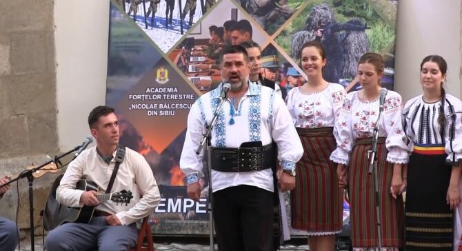  Preotul Gigel Roată, urmaşul lui Moş Ion Roată, a impresionat publicul la FITS 2022 - Video Captură Ulise2oo5