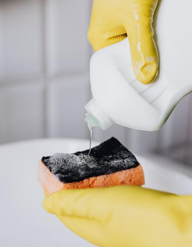 Prepară, în casă, detergent de vase din câteva produse naturale - ceștile și farfuriile vor străluci de curățenie. Sursa - Pexels