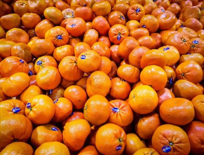 Pune cojile de portocală în oțet - fără a cheltui bani, vei pregăti un produs util și eficient. Sursa - Pexels