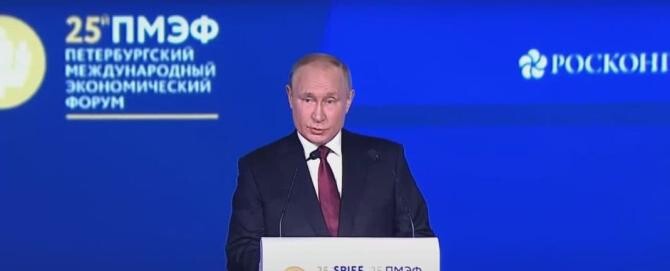 Discurul lui Putin de la Forumul Economic de la Sankt Petersburg. Atacuri în rafală la adresa UE. "Prețul deciziilor rupte de realitate" / Foto: Captură video Realitatea Plus