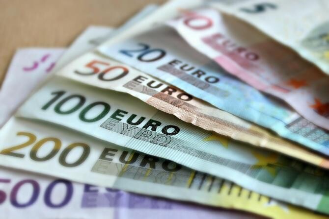 Comisia Europeană anunță că România nu îndeplineşte condiţiile pentru adoptarea monedei euro / Foto: Pixabay, de martaposemuckel