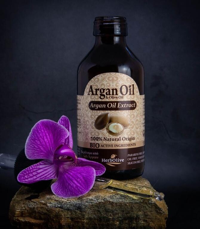 Scapă de riduri cu ajutorul uleiului de argan, un elixir de sănătate pentru piele. Sursa - Pexels
