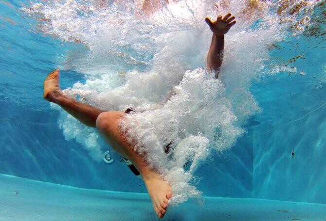 Un tânăr de 26 de ani a murit într-o piscină din Pitești / Foto: Pixabay, de moerschy