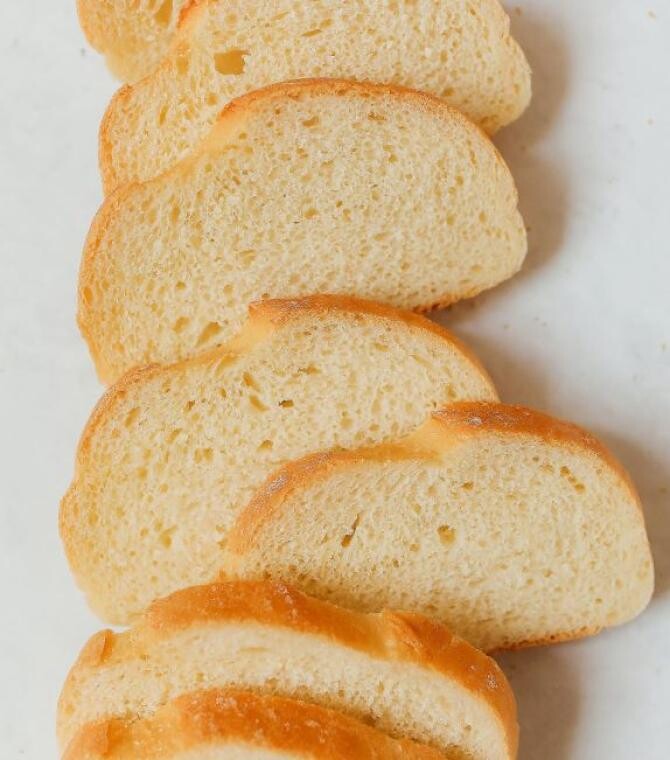 Tartă din felii de pâine, ardei și parmezan - un preparat original, pe care trebuie să-l preparați. Sursa - Pexels