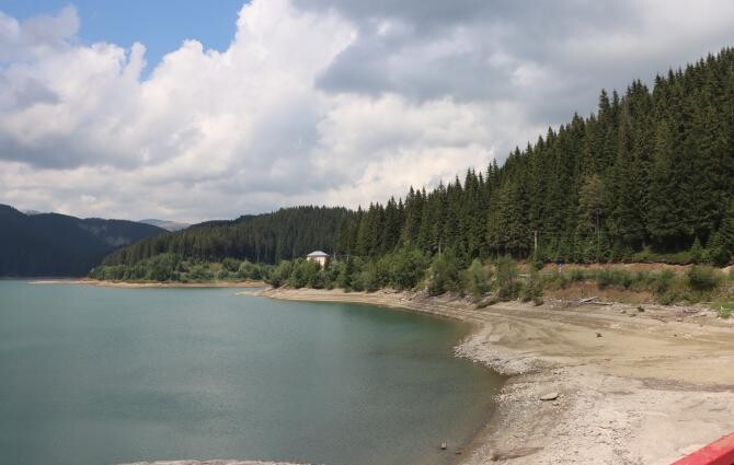 Nivelul actual al Lacului Bolboci din Bucegi  Foto: Crișan Andreescu