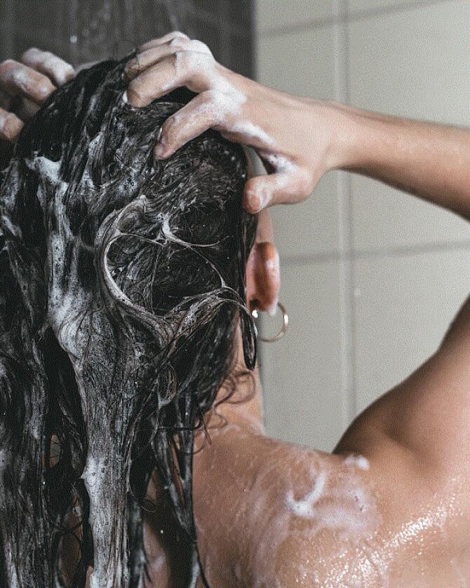Cum să-ți speli părul fără șampon, folosind doar produse naturale din cămară. Sursa - Pexels