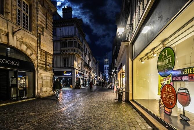 Franța anunță măsurile menite să ducă la economisirea energiei. Când nu vor putea magazinele să-și țină ușile deschise / Foto: Pixabay