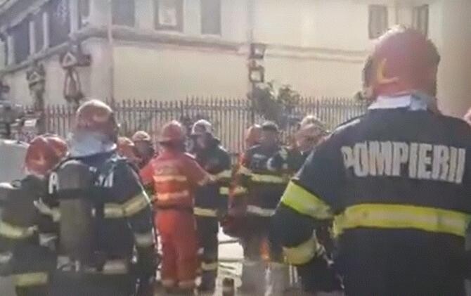 Incendiu în zona Bibliotecii Universitare din București - un muncitor și-a pierdut viața. Sursa - captura video