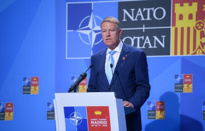 Klaus Iohannis, noul șef NATO? Bogdan Chirieac: Are șanse. Există o singură problemă / Foto: Facebook Klaus Iohannis