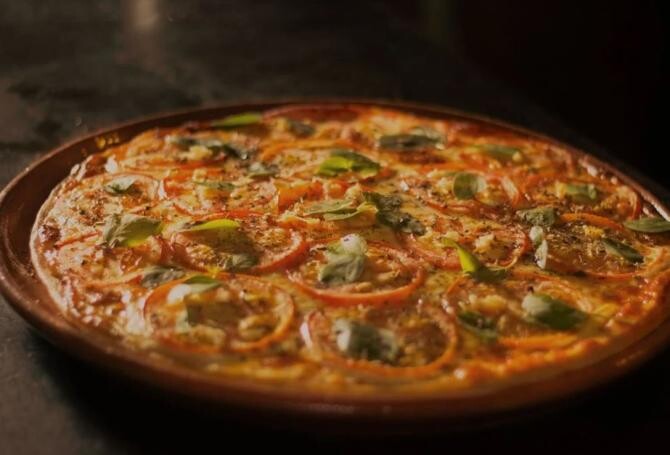 Pizza ușoară din dovlecei, gata în 10 minute. Sursa - Pexels