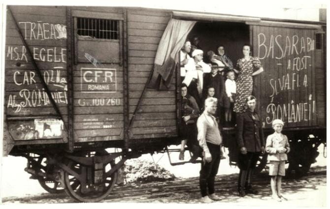 Români refugiaţi din Basarabia, 1940. Credit: muzeulvirtual.ro