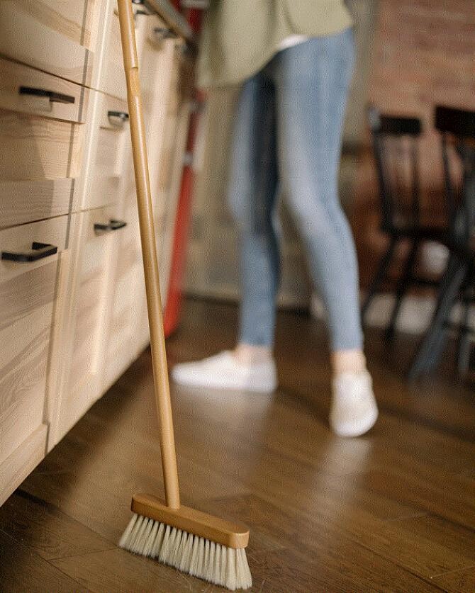 Scapă rapid de praful din casă -  suprafețele vor rămâne curate mult timp. Un truc util pentru gospodine. Sursa - Pexels