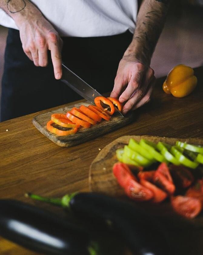 Cum să păstrezi corect cuțitele de bucătărie - greșeli care se fac în fiecare bucătărie. Sursa - Pexels 