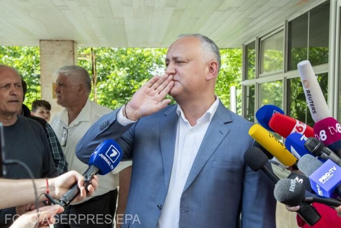 Procuratura Republicii Moldova a ridicat banii găsiţi în timpul percheziţiilor la locuinţa lui Dodon şi a familiei sale