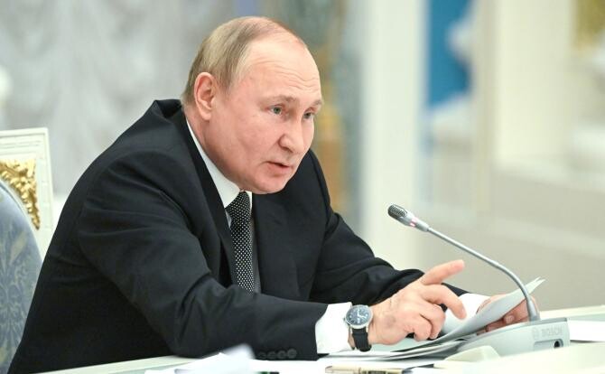 Putin, enervat la o întâlnire privind dezvoltarea industriei construcțiilor navale. "Îmi pun cenușă în cap" / Foto: Kremlin.ru