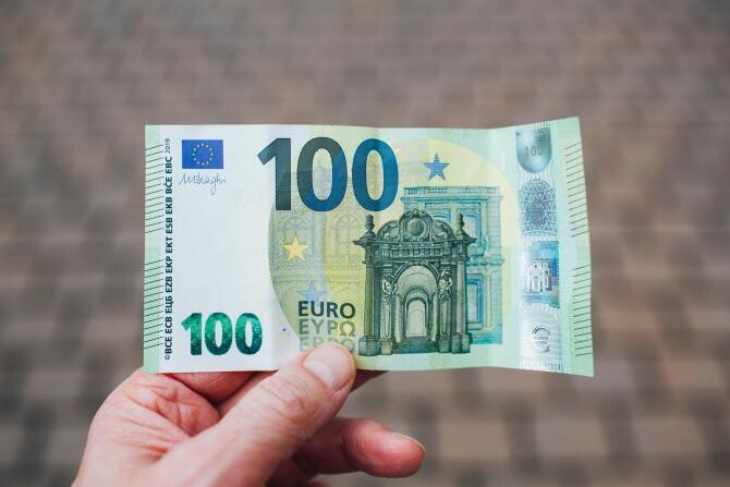 Recesiunea iminentă din Zona Euro duce la o cădere liberă a monedei euro - Foto Pexels
