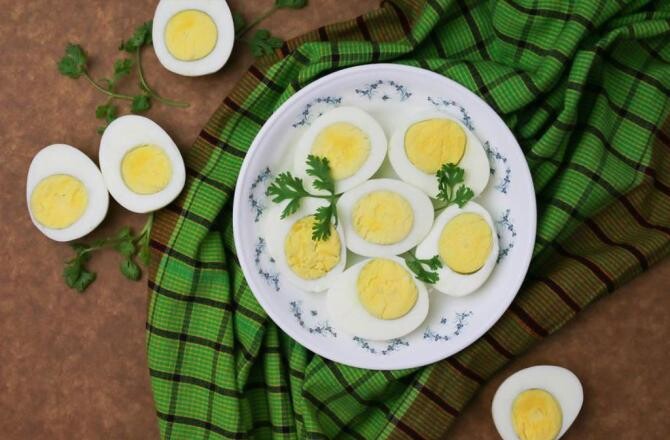 Boil 3 eggs and prepare a delicious salad in 2 minutes.  Source - pixabay.com 