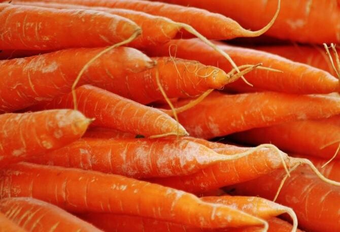 Salată din morcovi și pătrunjel este crocantă și plină de vitamine. Sursa - Pexels