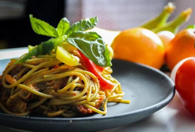 Spaghete de dovlecei în sos de cașcaval. Nu ați mai gătit niciodată așa aceste legume. Sursa - Pexels