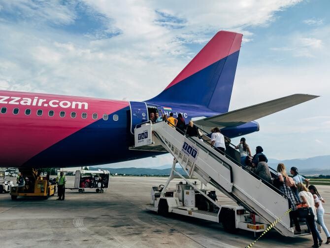 Wizz Air anunţă 3 rute noi şi 5 aeronave în plus la baza din Bucureşti și e pregătită să preia pasagerii Blue Air