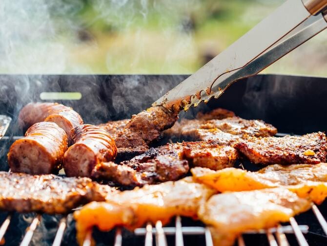 Carnea la grătar poate fi toxică. Greșeala pe care o fac mulți români atunci când o gătesc / Foto: Pixabay, de Republica