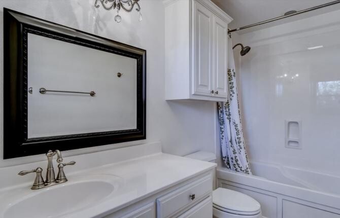 Cum să speli perfect oglinda din baie în 3 pași, va arăta ca nouă și nu va avea nicio pată. Sursa - pixabay.com