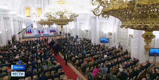 Dovada că elita Rusiei stătea ca la înmormântare la ceremonia lui Putin, în care a semnat anexarea regiunilor din Ucraina / Foto: Captură video Russia-1