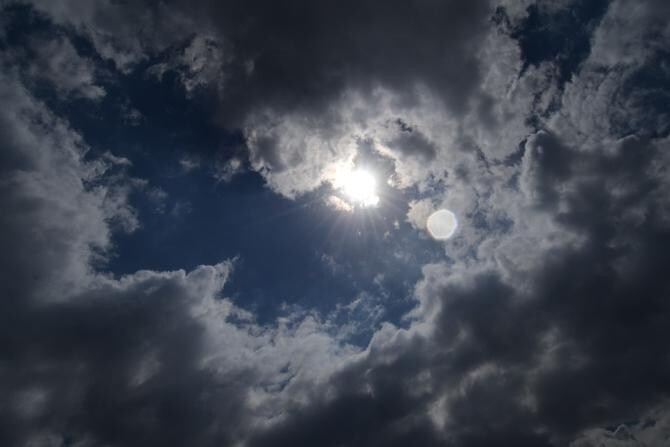 Eclipsă de soare în 25 octombrie. Ne lasă vremea să o vedem? Ora la care trebuie să fiți cu ochii pe cer / Foto: Pixabay, de Gabriel Simon  