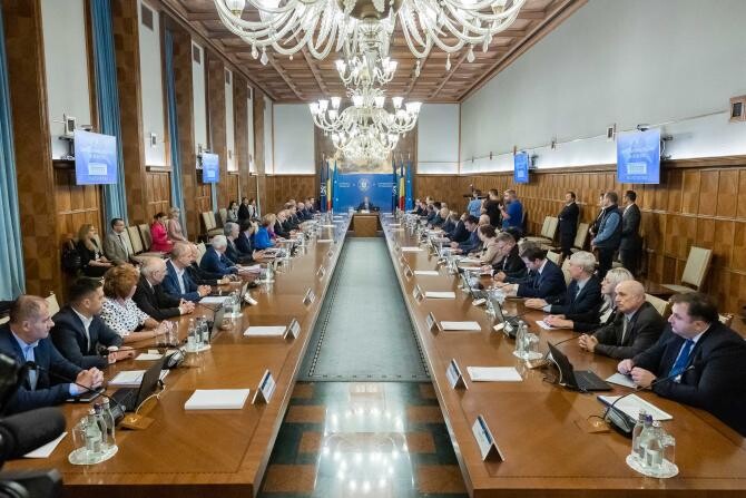Guvernul Ciucă vrea să trimită luna viitoare în Parlament proiectul de buget pe 2023 - Ce se întâmplă cu pensiile și salariile - foto gov.ro