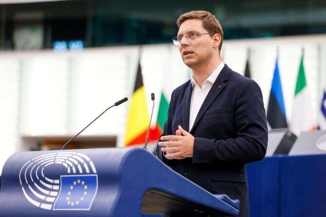 Victor Negrescu: Sancțiunea aplicată europarlamentarului german poate conduce la ștergerea înregistrării intervenției, pierderea dreptului la o parte din indemnizație, suspendarea dreptului de vot sau a participării la diferite activități parlamentare