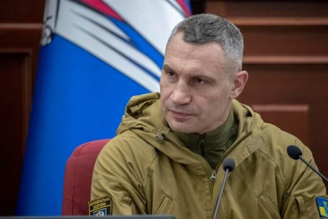 Trei explozii s-au auzit în centrul Kievului, luni dimineață. Primarul Klitschko: Rămâneți în adăposturi!