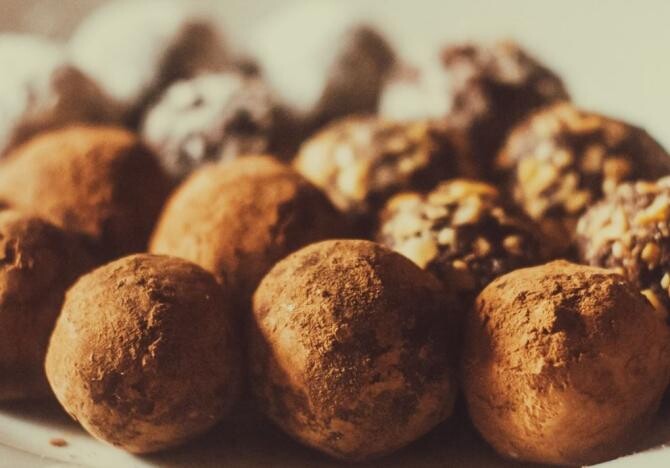 Trufe de cacao cu doar 35 de calorii, fără smântână și fără mascarpone. Sursa - pixabay.com