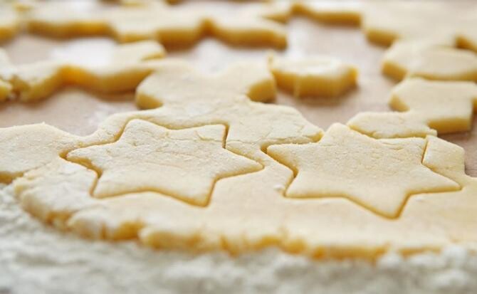 Biscuiți cu alune, migdale si scorțișoară, ușor de făcut și sunt super delicioși.Sursa - pixabay.com