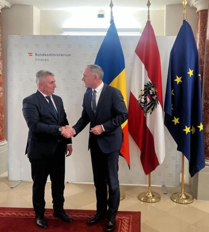 Bode a discutat cu omologul său austriac despre aderarea României la Spaţiul Schengen. Sursa foto: facebook/Lucian Bode
