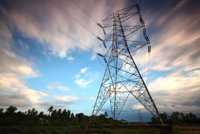 Fotografie de la Pok Rie: https://www.pexels.com/ro-ro/fotografie/putere-linie-electrica-electricitate-energie-157827/