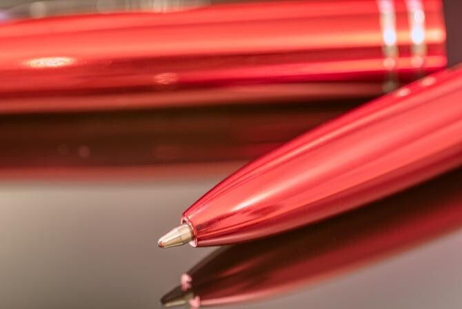 De ce profesorii nu ar rebui să folosească pixul roșu pentru a corecta lcurările elevilor. Ovidiu Pânișoară: Transmite agresivitate / Foto: Pixabay, de webentwicklerin