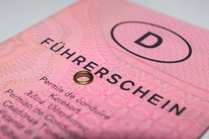 Un șofer, prins cu permis de conducere eliberat de Imperiul German / Foto: Pixabay, de Modisso
