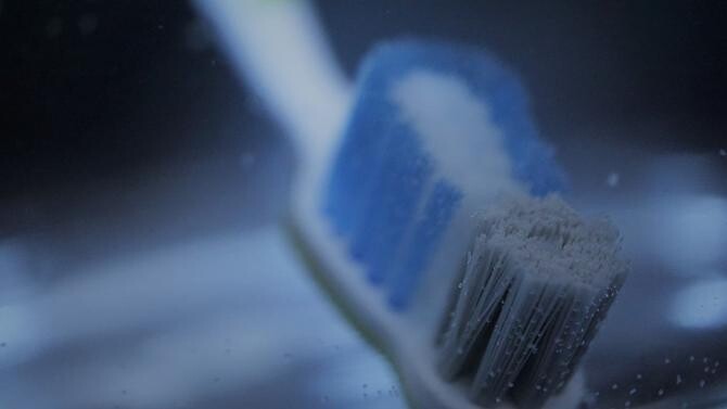Ce riști dacă te speli pe dinți mai mult de 2 ori pe zi / Foto: Pixabay, de Myléne