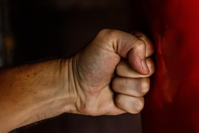 Un consilier local s-ar fi bătut cu un campion mondial la box, într-un club din Bistrița / Foto: Pixabay, de Pavlofox