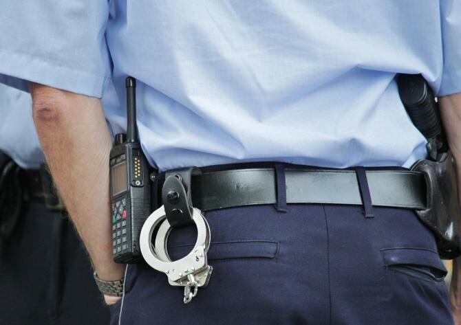 Un poliţist din Cluj a fost arestat pentru viol