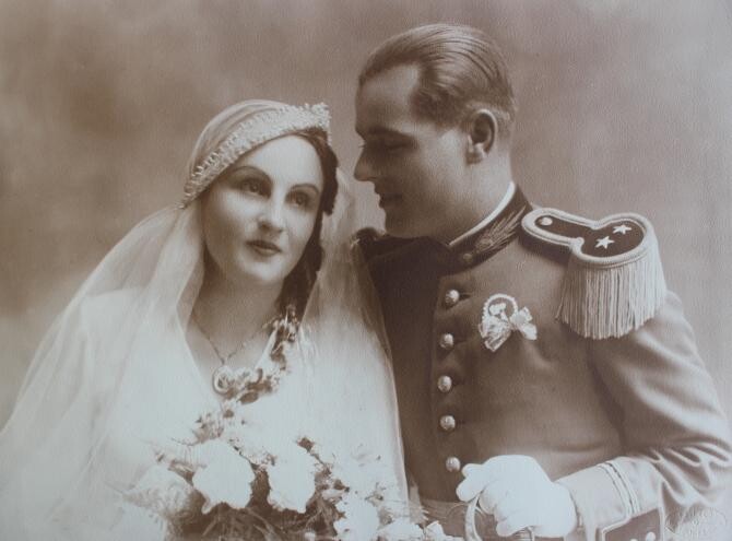 4. -imagine fara descriere- (7--fotografia-oficiala-de-nunta--20-septembrie-1936_94763200.jpg)
