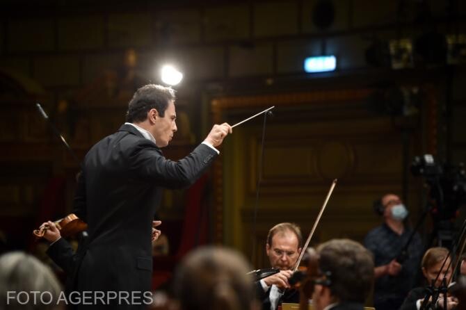 Concert sustinut de Orchestra de Camera din Viena, in cadrul Festivalului International ''George Enescu'' 2021; in imagine dirijorul Vlad Vizireanu.