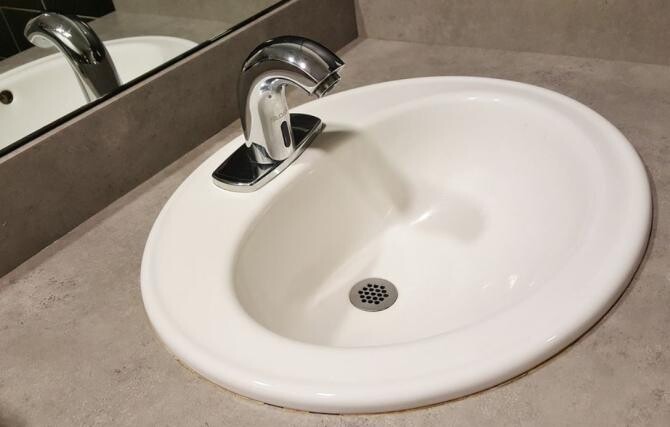 Este esențial să turnați oțet în chiuveta de la baie o dată pe lună. Iată de ce. Sursa - pixabay.com