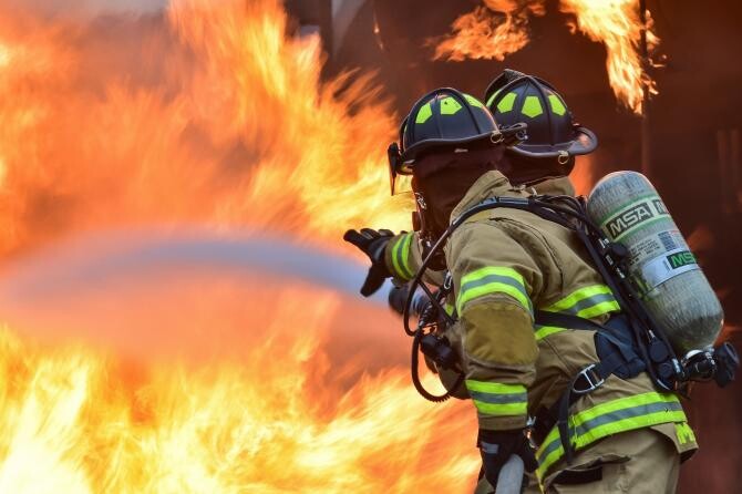 Incendiu într-un bloc din Mureș; 27 de locatari au fost evacuaţi / Foto ilustrativ Pexels