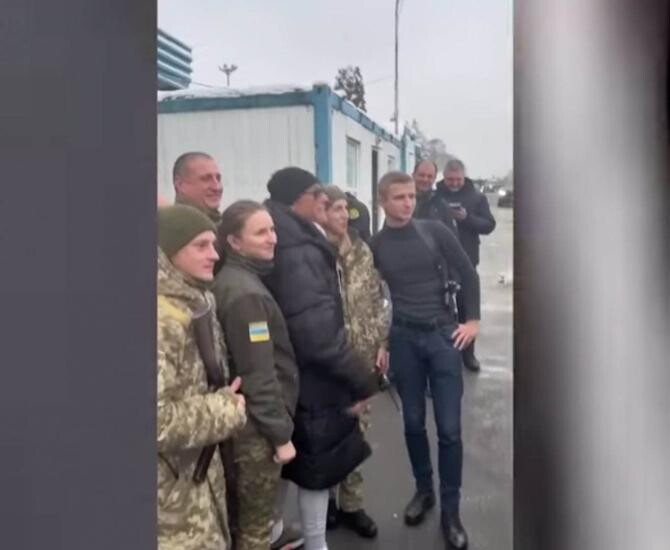 Jean-Claude Van Damme s-a filmat cu soldații ucraineni / Foto: Captură video Youtube