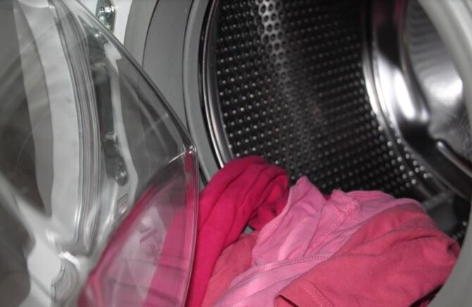 Mașina de spălat miroase a umezeală și hainele rămân murdare. Iată ce trebuie să faci urgent. Sursa - pixabay.com